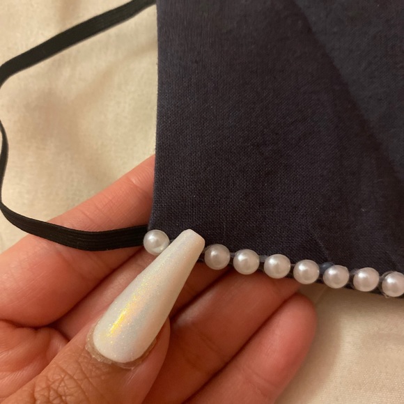 BOUJEE Face Mask ✨ - Picture 3 of 5